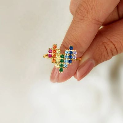 Bague de fiançailles de mariage en or 18 carats avec un joli design en forme de cœur et arc-en-ciel