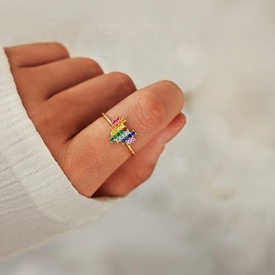 Bague de fiançailles de mariage en or 18 carats avec un joli design en forme de cœur et arc-en-ciel