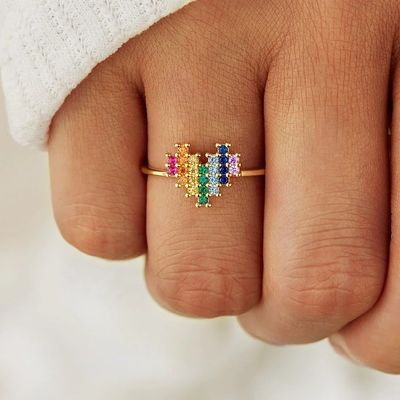 Bague de fiançailles de mariage en or 18 carats avec un joli design en forme de cœur et arc-en-ciel