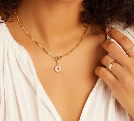 Collier en or de design arc-en-ciel coloré petit donut rose en argent 925