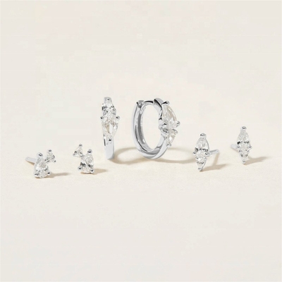 Des boucles d'oreilles à la mode en argent sterling 925