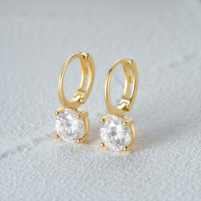 925 Sterling Silver arrivé 18K plaqué en or Solitaire Blanc Cube Zircon Huggies Boucles d'oreilles