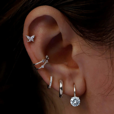 925 Sterling Silver arrivé 18K plaqué en or Solitaire Blanc Cube Zircon Huggies Boucles d'oreilles