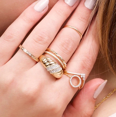 Plaqué en platine Ronde découpée brillante Diamond Dome Ring Pour les femmes bijoux de qualité OEM / ODM