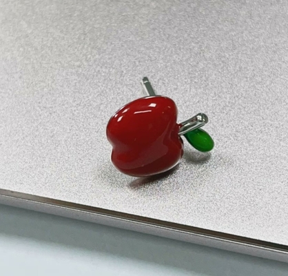 De délicieuses boucles d'oreilles en rouge et vert en émail pour les petites filles en argent sterling 925