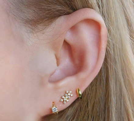Des boucles d'oreilles en argent pour filles