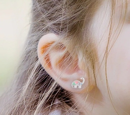 Des boucles d'oreilles en argent 925 pour les petites filles