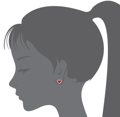 Boucles d'oreilles en argent de 925 sterling avec un cœur émailé rouge