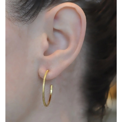 Des boucles d'oreilles en or 18K contemporaines en argent sterling 925 avec le logo du client 30*30mm