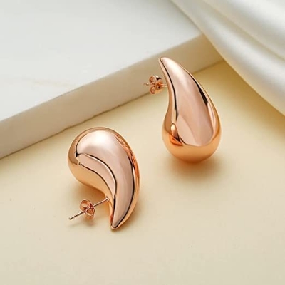 Logo personnalisé 18K plaqué en or Teardrop Hollow Stud Boucle d'oreille pour les filles Jeu de fête