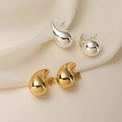Logo personnalisé 18K plaqué en or Teardrop Hollow Stud Boucle d'oreille pour les filles Jeu de fête