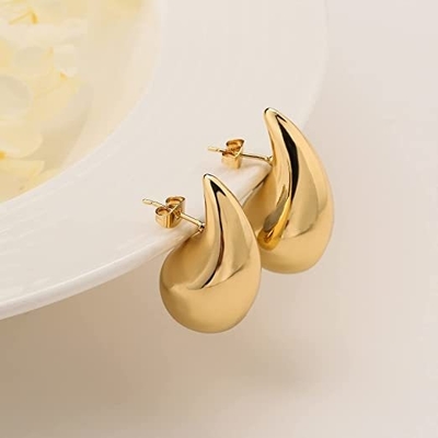 Logo personnalisé 18K plaqué en or Teardrop Hollow Stud Boucle d'oreille pour les filles Jeu de fête