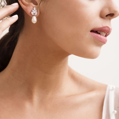 Boucles d'oreilles de feuilles de mariée plaquées en or de 18K Blancs perles Boucles d'oreilles de feuilles de mariage