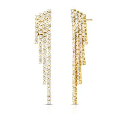 Des boucles d'oreilles en cuivre de 18K plaqué en or