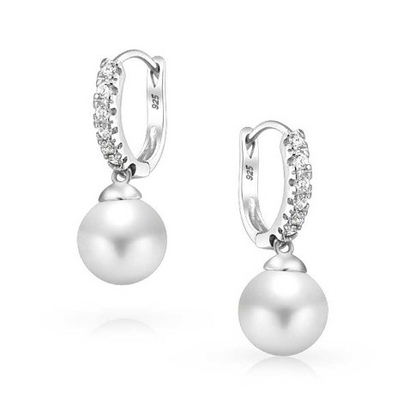 Des boucles d'oreilles en zirconium d'angle de 10 mm