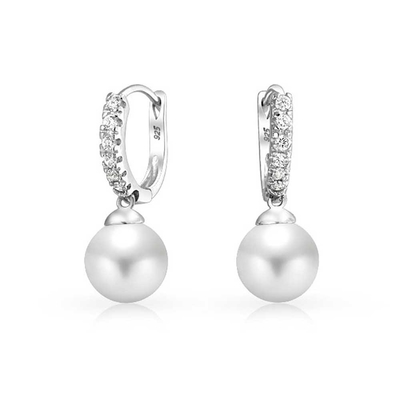 Des boucles d'oreilles en zirconium d'angle de 10 mm