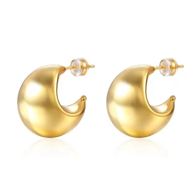 Des boucles d'oreilles de mode en or 18K