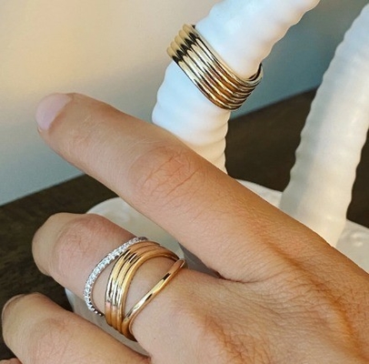 Elegantes bagues en acier inoxydable pour filles.