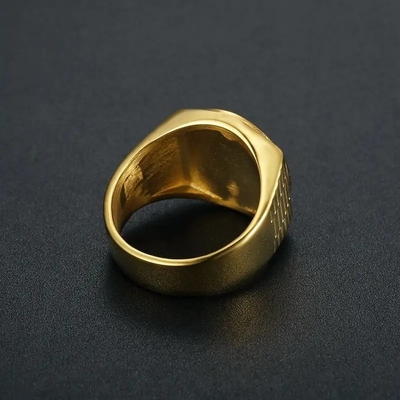 Une couronne 18K plaquée d'or Carré Unisexe à main Blanc Cristal Couple Ring