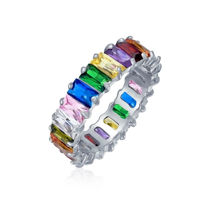 Une bague de mariage en argent CZ Infinity