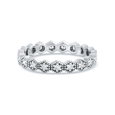 Une bague de forme géométrique en zirconia cubique pour femmes