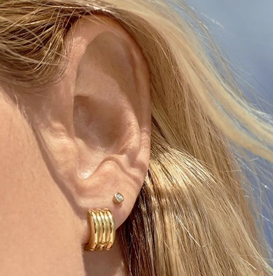 Des boucles d'oreilles en acier inoxydable pour femmes
