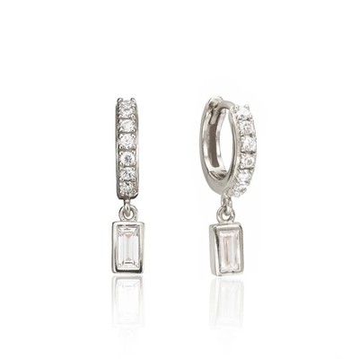 Des boucles d' oreilles en argent pour anniversaire de mariage.