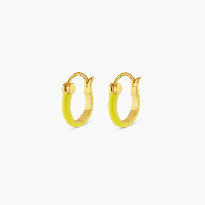 Des boucles d'oreilles en argent de couleur 925 18K en or