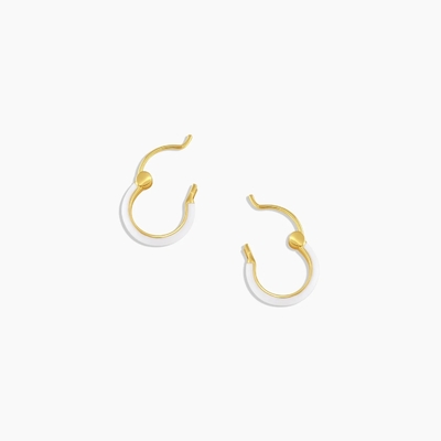 Des boucles d'oreilles en argent de couleur 925 18K en or