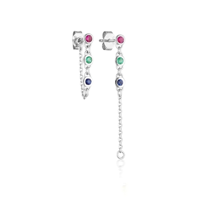 Des boucles d'oreilles en argent 925