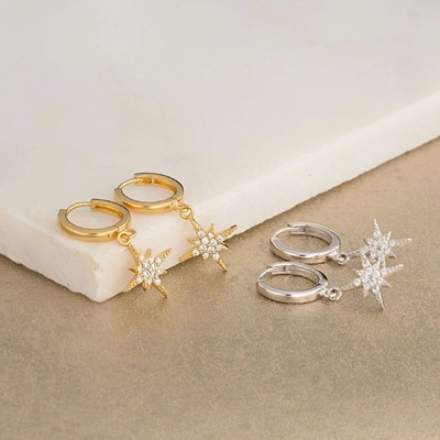 Des boucles d'oreilles en or 925 en or