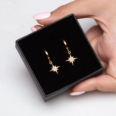 Des boucles d'oreilles en or 925 en or
