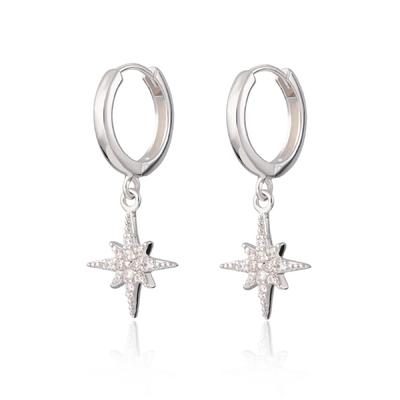Des boucles d'oreilles en or 925 en or