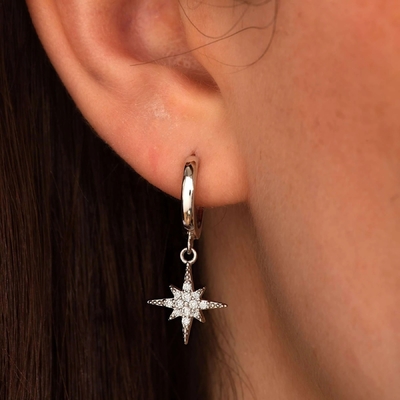 Des boucles d'oreilles en or 925 en or