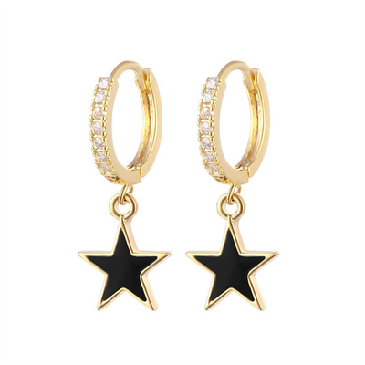 Des boucles d'oreilles en émail étoile en forme de boucle en argent 925 en argent sterling