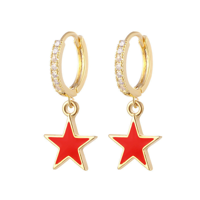 Des boucles d'oreilles en émail étoile en forme de boucle en argent 925 en argent sterling