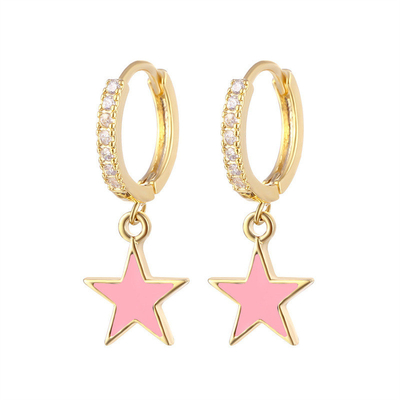 Des boucles d'oreilles en émail étoile en forme de boucle en argent 925 en argent sterling