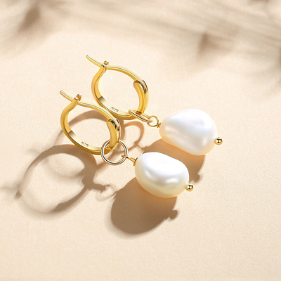Des boucles d'oreilles à perles d'eau douce pour femmes