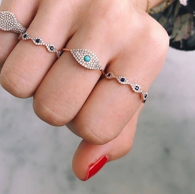 Obtenez les meilleures offres sur les anneaux en argent sterling pour votre entreprise