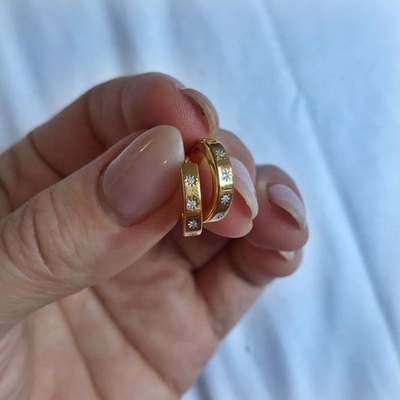 Des boucles d'oreilles élégantes 14K d'or étoile Vermeil ensemble de diamants Boucles d'embrasser pour un style sans effort