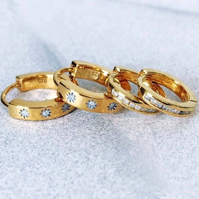 Des boucles d'oreilles élégantes 14K d'or étoile Vermeil ensemble de diamants Boucles d'embrasser pour un style sans effort