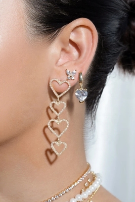 Des boucles d'oreilles en forme de papillon