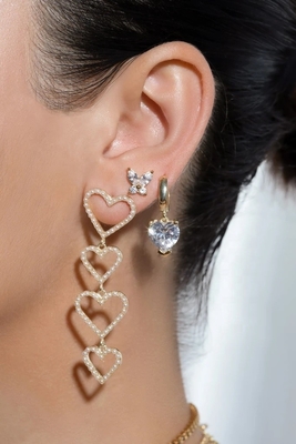 Des boucles d'oreilles en forme de papillon