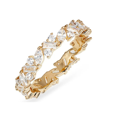Un ensemble de bagues d' éternité en zirconie cubes brésilienne parfait pour n' importe quelle occasion.