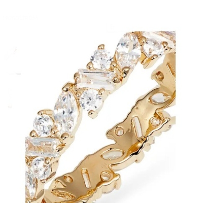 Un ensemble de bagues d' éternité en zirconie cubes brésilienne parfait pour n' importe quelle occasion.