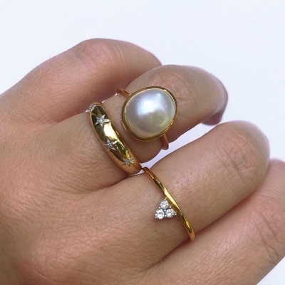 Des anneaux à dôme 14 carats 18 carats d'or Chunky Star Set Anneau à bande de diamant pour des tenues élégantes