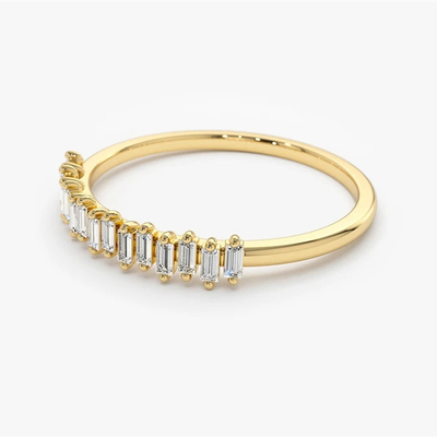 925 Sterling Silver CZ Diamond Baguette Bague de l'éternité pour femme avec plaque dorée jaune