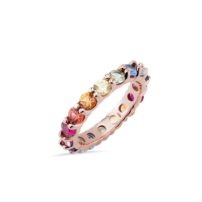 Une bague d'éternité en argent sterling 925