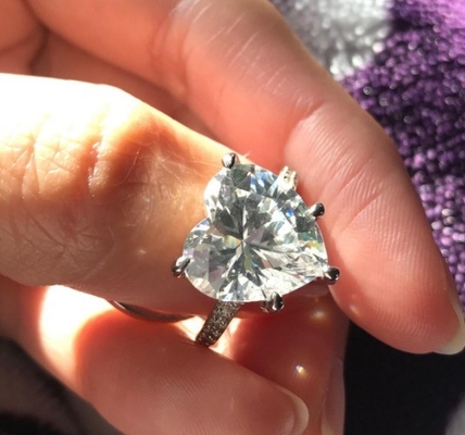 Technologie d'insertion de micro-insert Découpe de cœur CZ pierre 925 argent sterling Anneaux de fiançailles