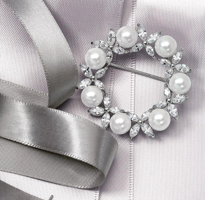 Broche de feuille de cercle plaquée en or broche de perle blanche 925 broches de luxe en argent pour femmes